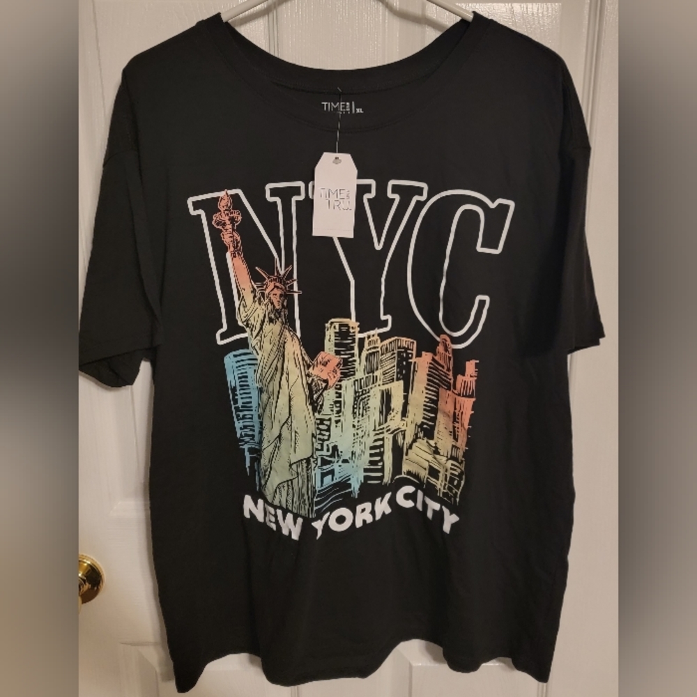 Time and Tru Women's Short Sleeve New York Destination Graphic Tee. XL…